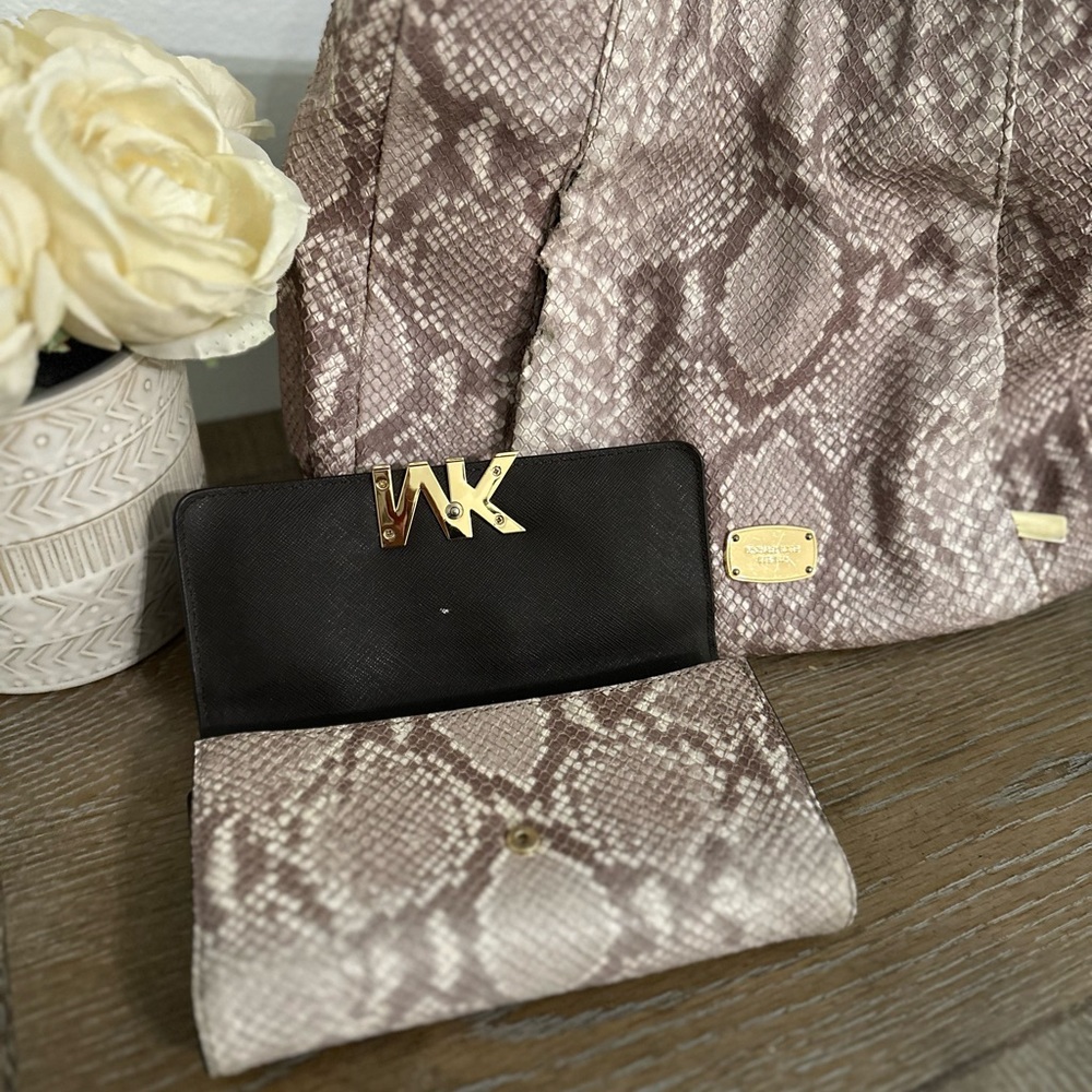 Michael Kors purse and wallet - Picture 6 of 7